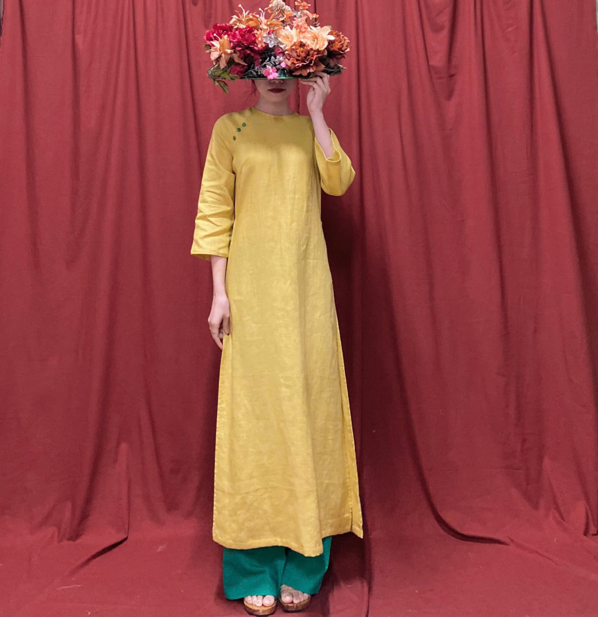 Áo Dài Hi Yên Handmade-Linen Tưng Premium Màu Vàng TYMLIC(không kèm quần) - Ảnh 4