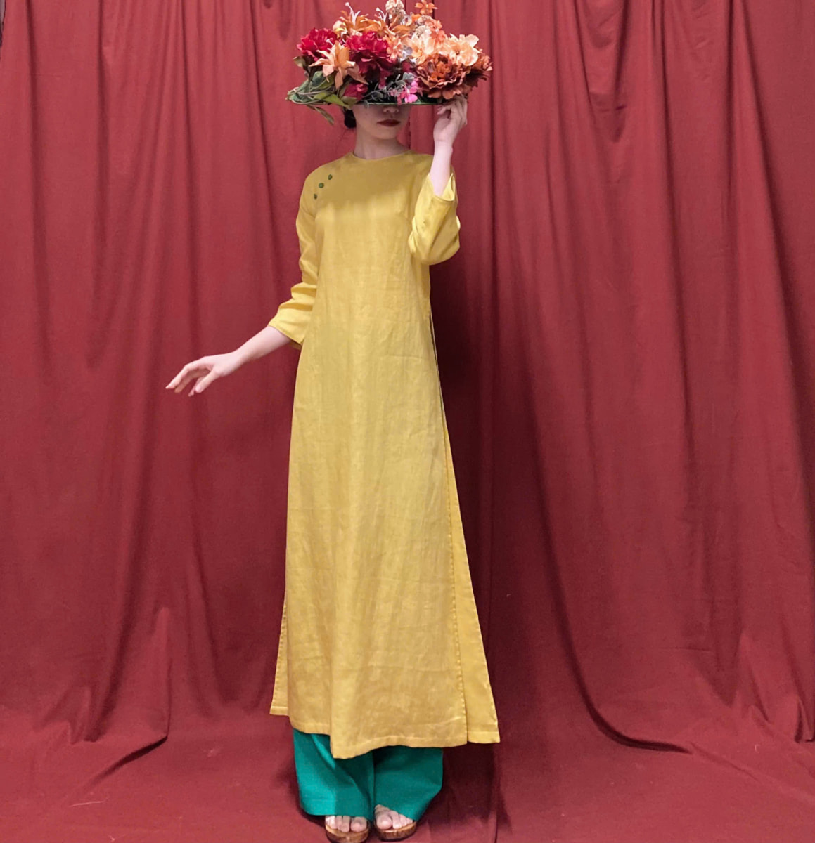 Áo Dài Hi Yên Handmade-Linen Tưng Premium Màu Vàng TYMLIC(không kèm quần) - Ảnh 2