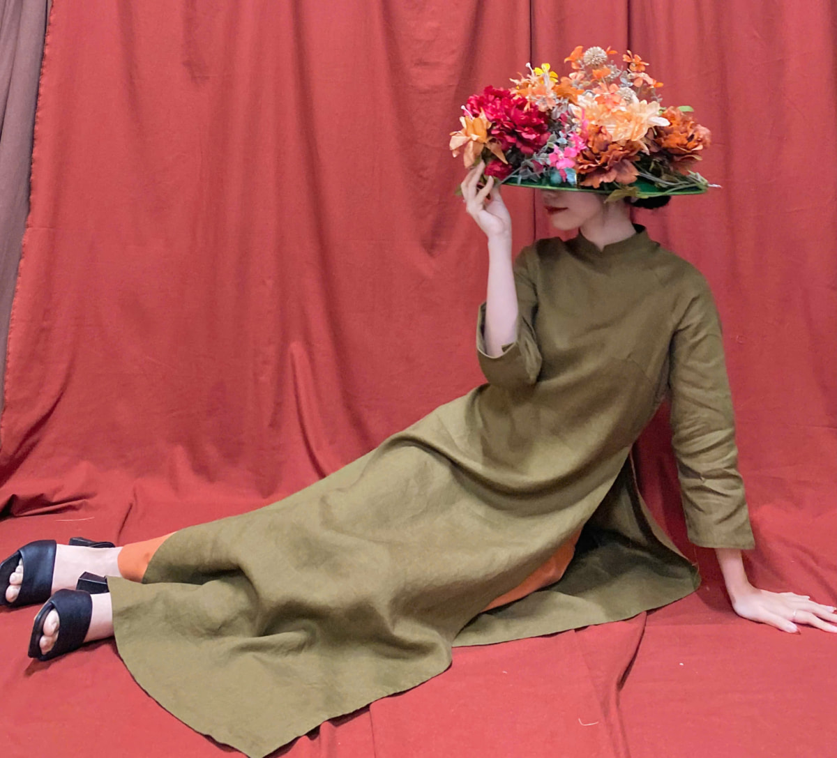 Áo Dài Hi Yên Handmade - Linen Tưng Premium TYMLIC Màu Nâu Rêu ( Không kèm quần) - Ảnh 4